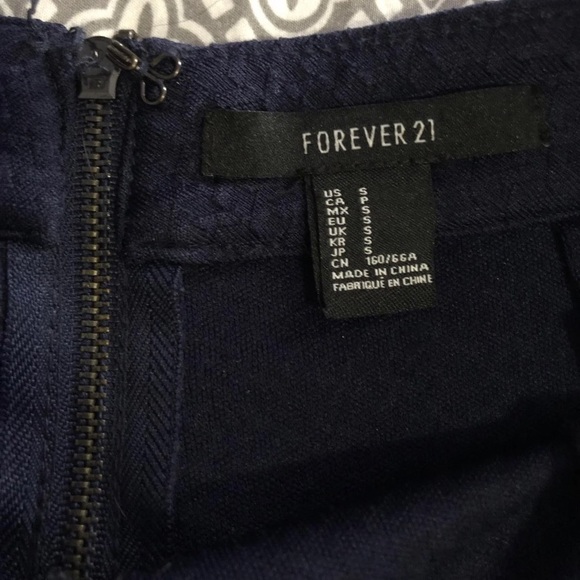 Dark blue shorts - Picture 2 of 3